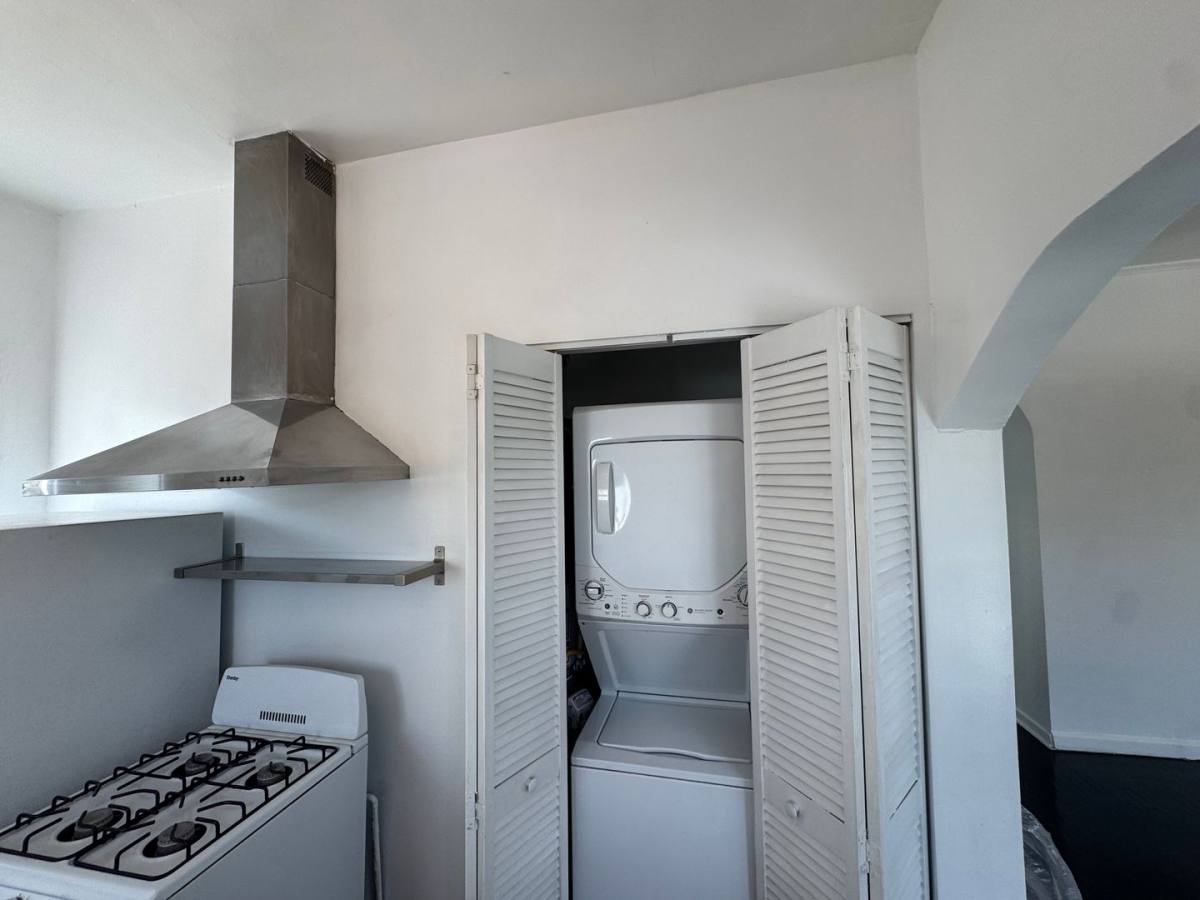 Apartment for rent at 3927 & 3951 Melrose Ave, Los Angeles, CA 90029