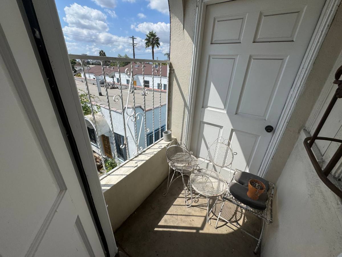 Apartment for rent at 3927 & 3951 Melrose Ave, Los Angeles, CA 90029