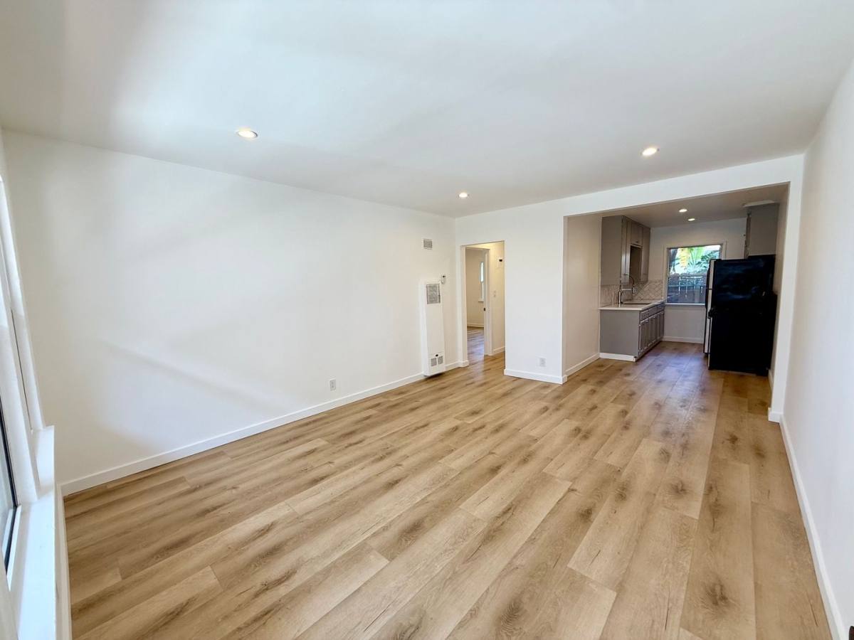 Apartment for rent at 1143 N Formosa Ave, Los Angeles, CA 90046