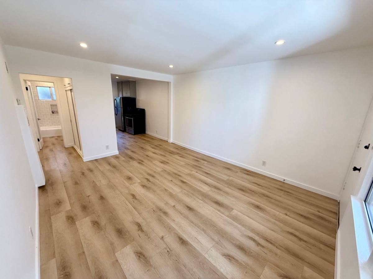 Apartment for rent at 1143 N Formosa Ave, Los Angeles, CA 90046