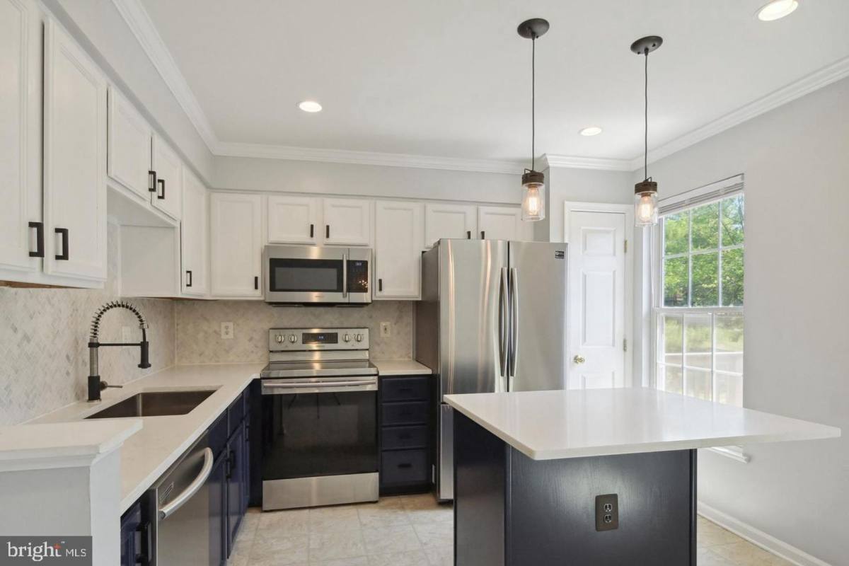 Townhouse for rent at 6228 Battalion St, Centreville, VA 20121
