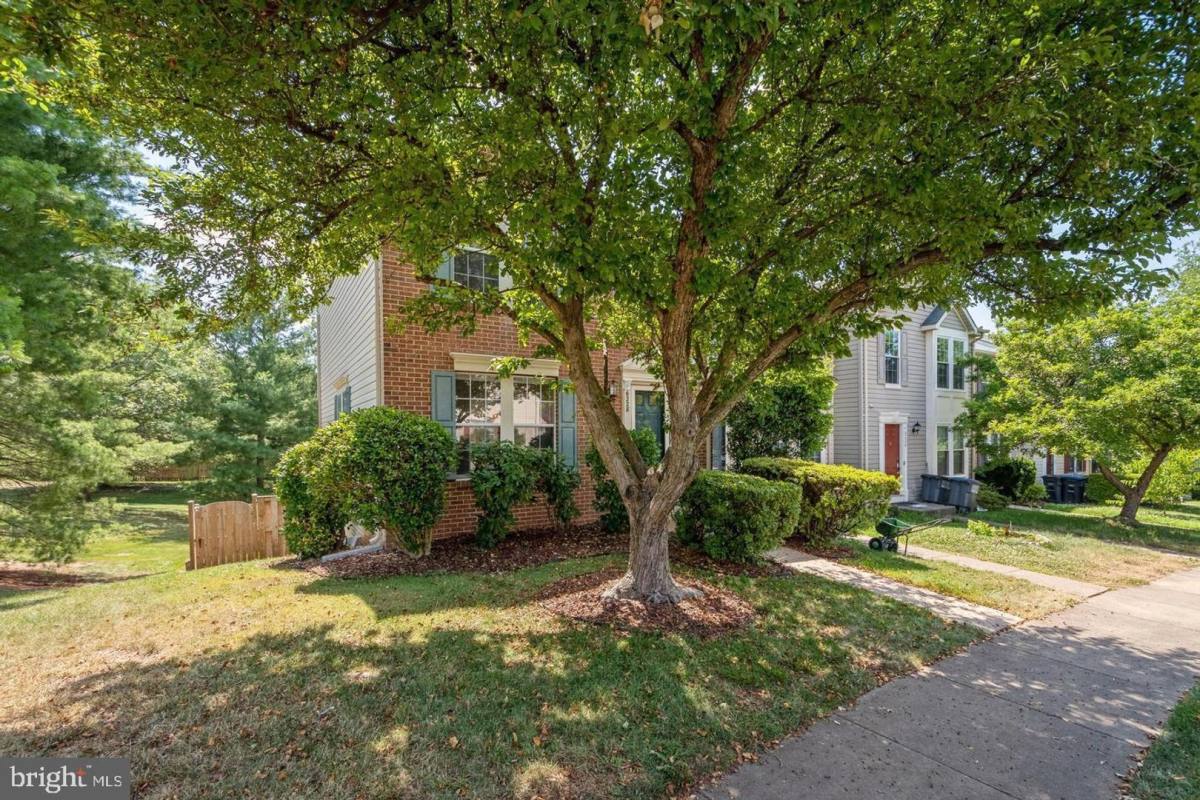 Townhouse for rent at 6228 Battalion St, Centreville, VA 20121