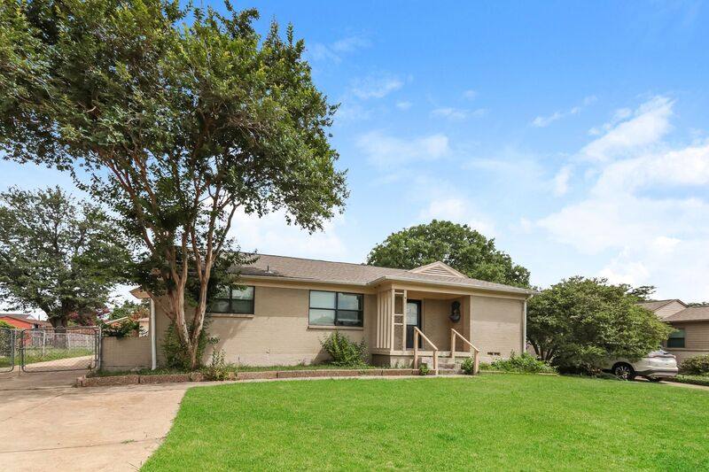 House for rent at 9946 Bowman Blvd, Dallas, TX 75220