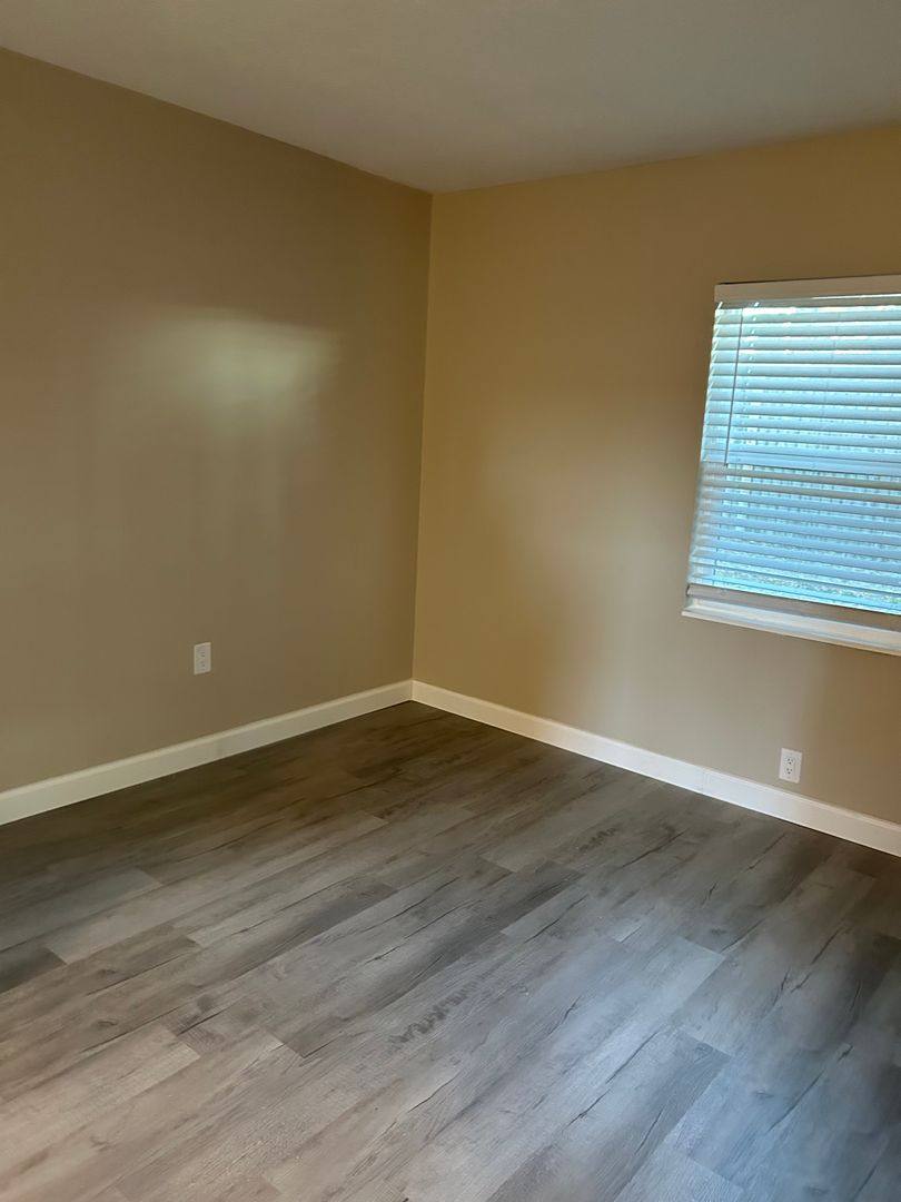 Apartment for rent at 345 N Dewey St, Eustis, FL 32726