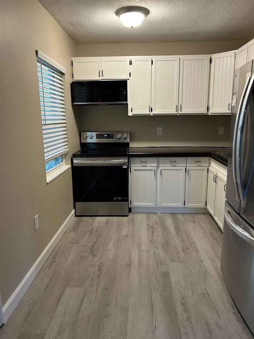 Apartment for rent at 345 N Dewey St, Eustis, FL 32726