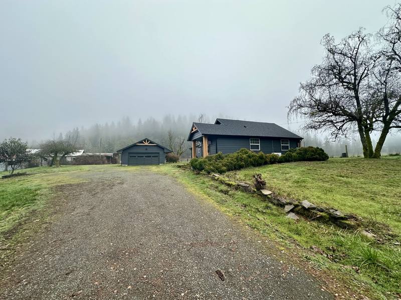 House for rent at 35749 S Dickey Prairie Rd, Molalla, OR 97038