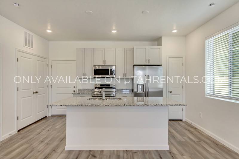 Townhouse for rent at 238 N Colonnade Rd, Saratoga Springs, UT 84045