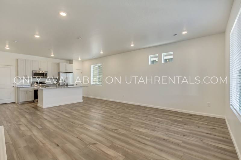 Townhouse for rent at 238 N Colonnade Rd, Saratoga Springs, UT 84045