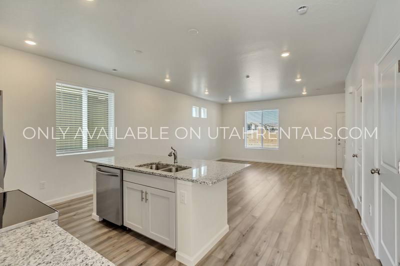 Townhouse for rent at 238 N Colonnade Rd, Saratoga Springs, UT 84045