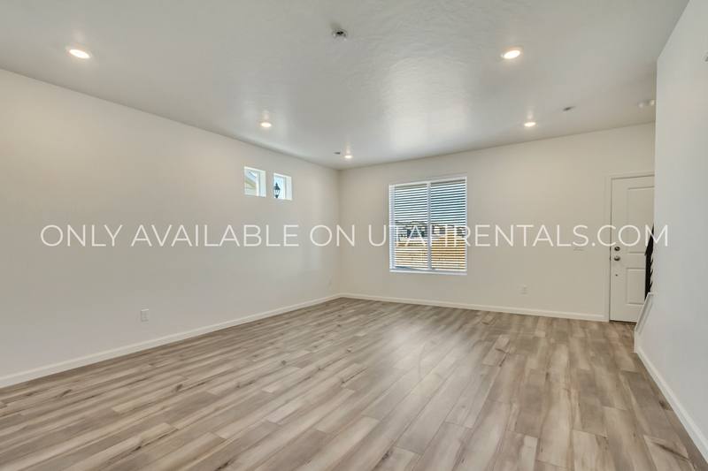 Townhouse for rent at 238 N Colonnade Rd, Saratoga Springs, UT 84045