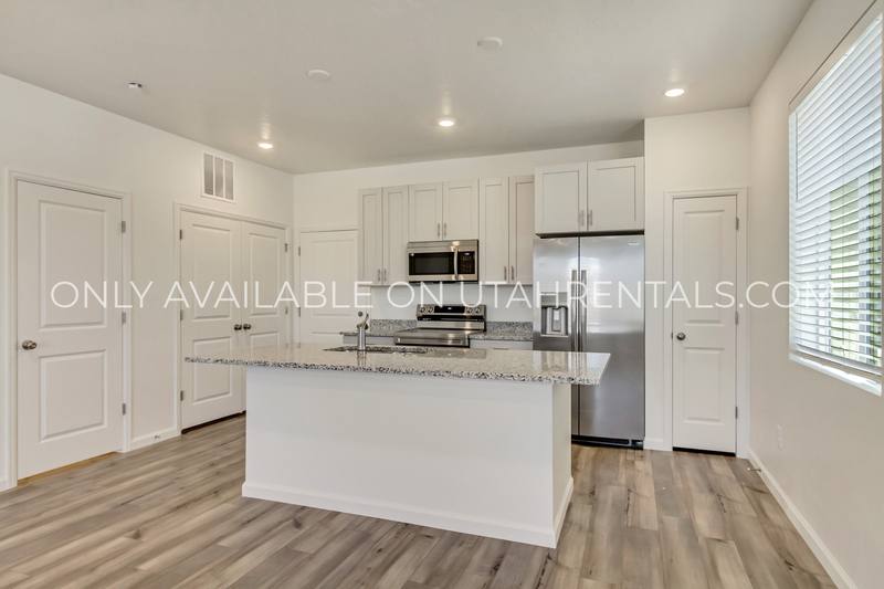 Townhouse for rent at 238 N Colonnade Rd, Saratoga Springs, UT 84045