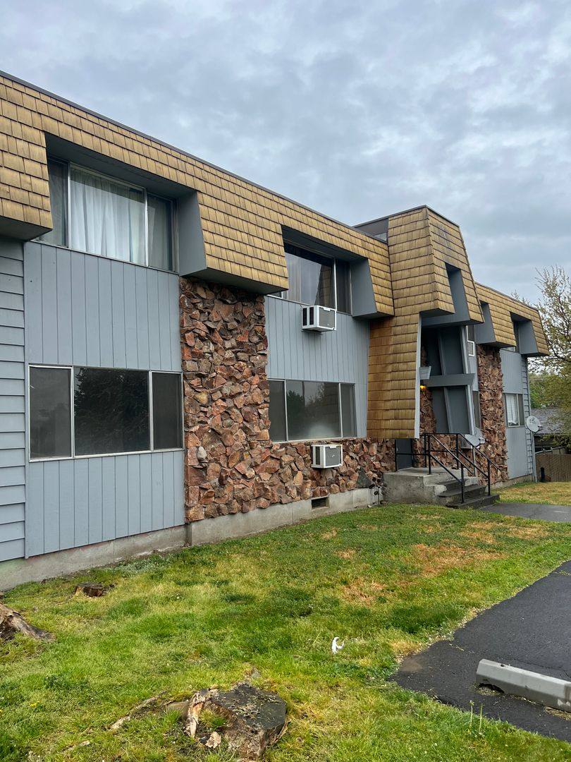 Apartment for rent at 1111 Eric Court, The Dalles, OR 97058