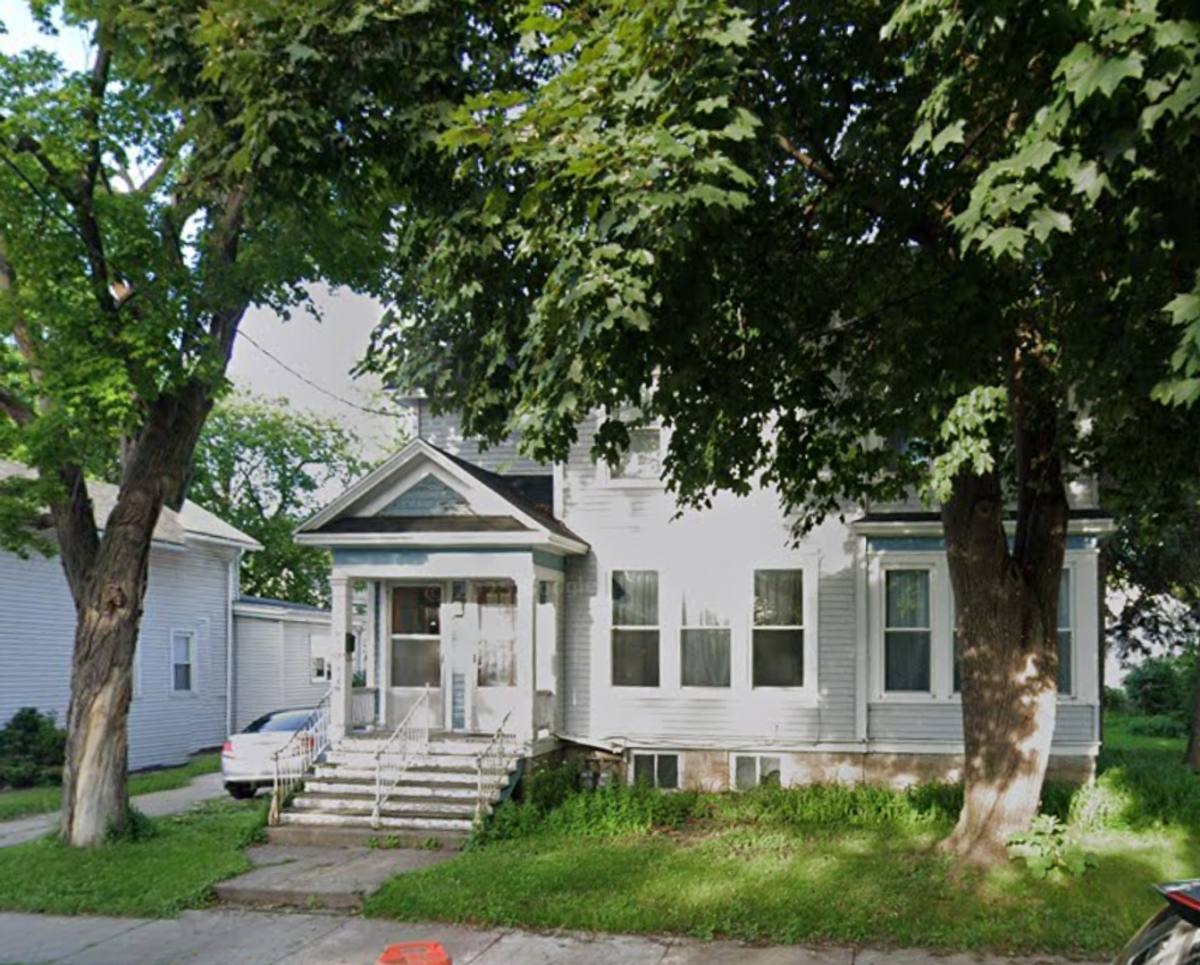 Apartment for rent at 628 Jefferson St, Oshkosh, WI 54901
