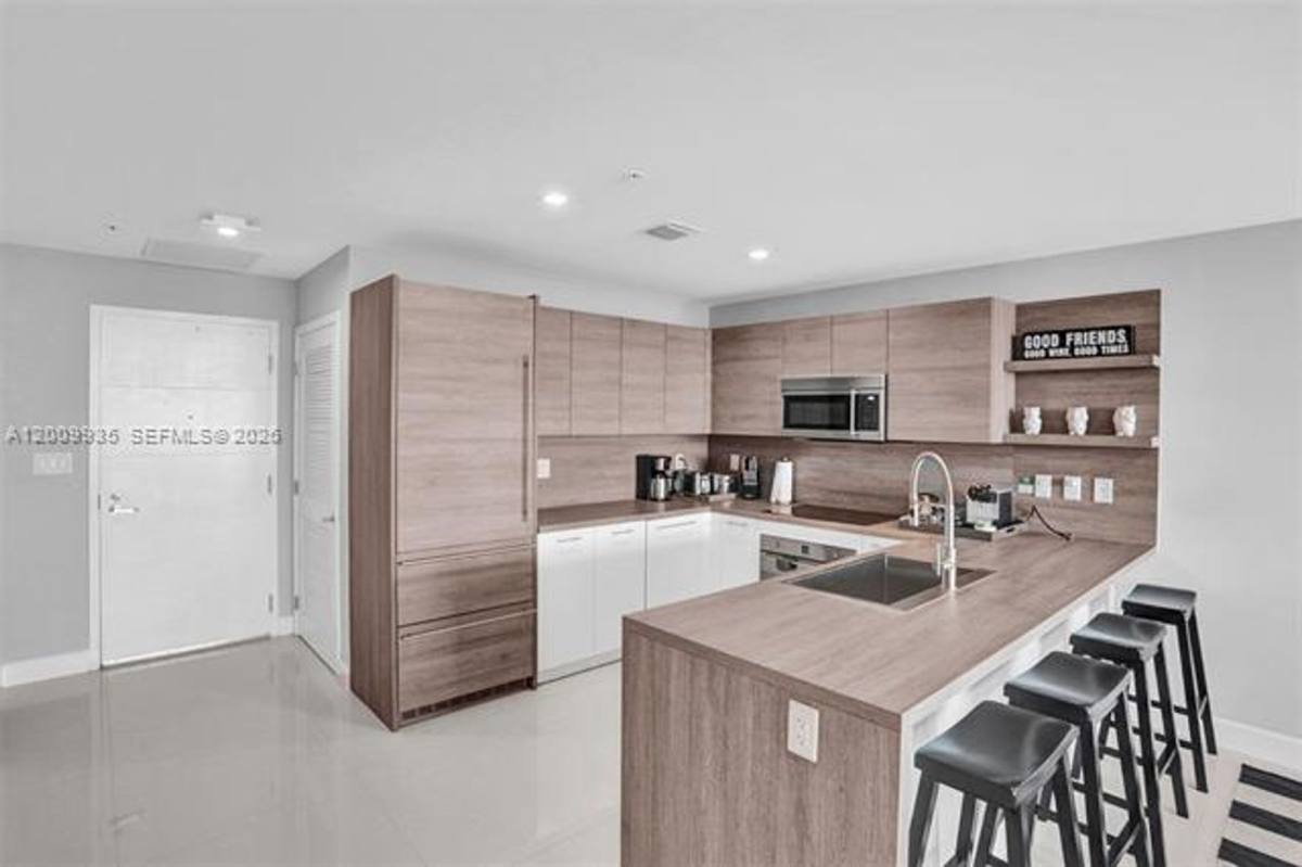Apartment for rent at 400 Sunny Isles Blvd, North Miami Beach, FL 33160