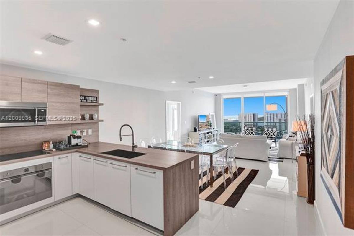 Apartment for rent at 400 Sunny Isles Blvd, North Miami Beach, FL 33160