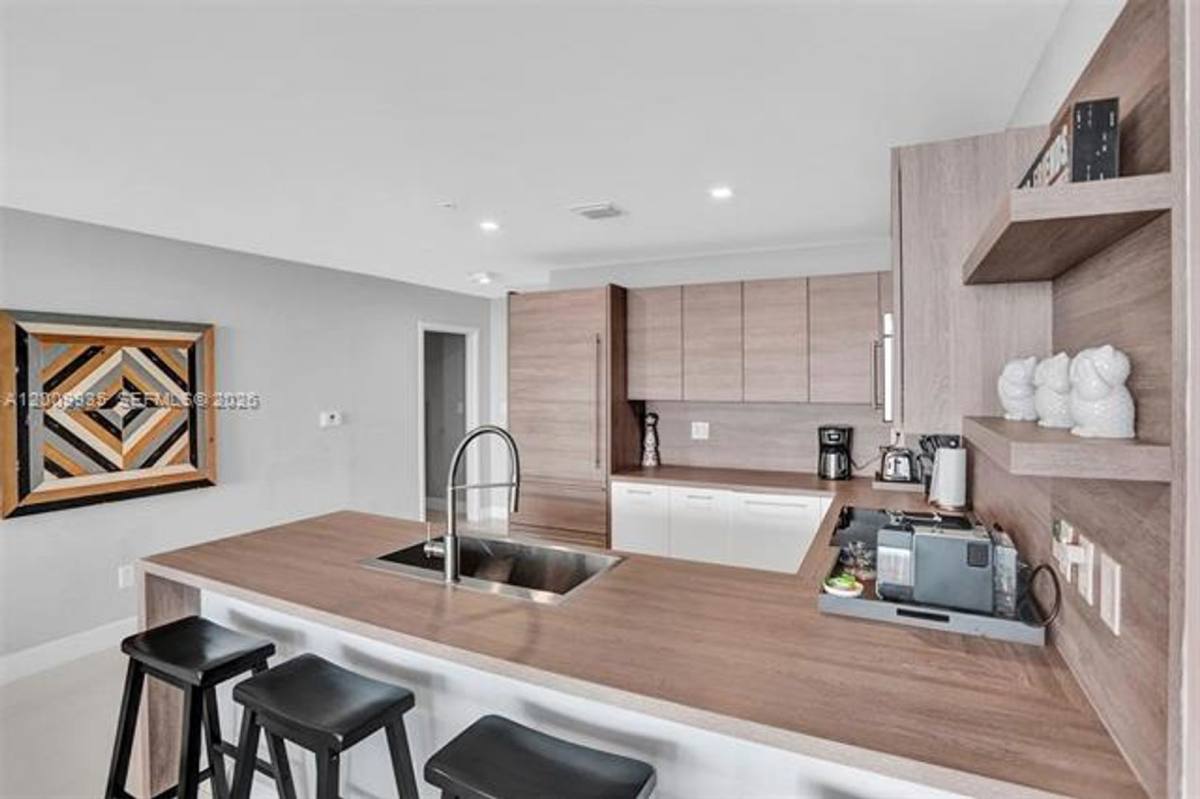 Apartment for rent at 400 Sunny Isles Blvd, North Miami Beach, FL 33160