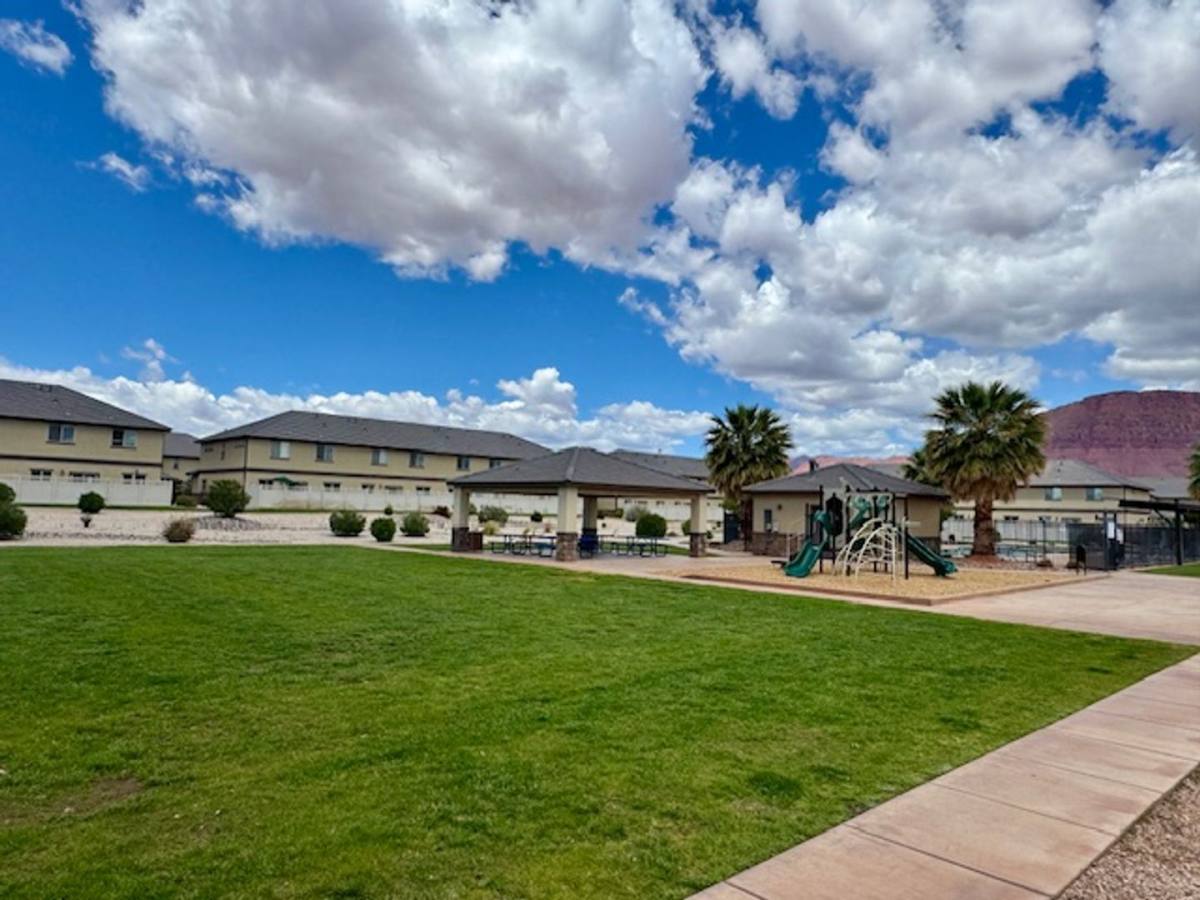 Townhouse for rent at 3842 Tuscany Dr, Santa Clara, UT 84765