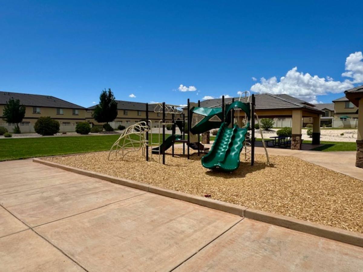 Townhouse for rent at 3842 Tuscany Dr, Santa Clara, UT 84765