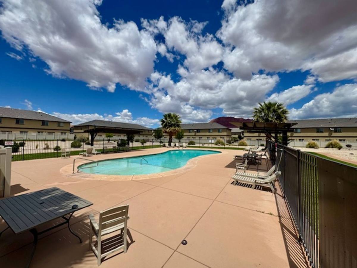 Townhouse for rent at 3842 Tuscany Dr, Santa Clara, UT 84765