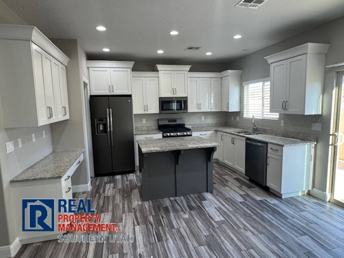 Townhouse for rent at 3842 Tuscany Dr, Santa Clara, UT 84765