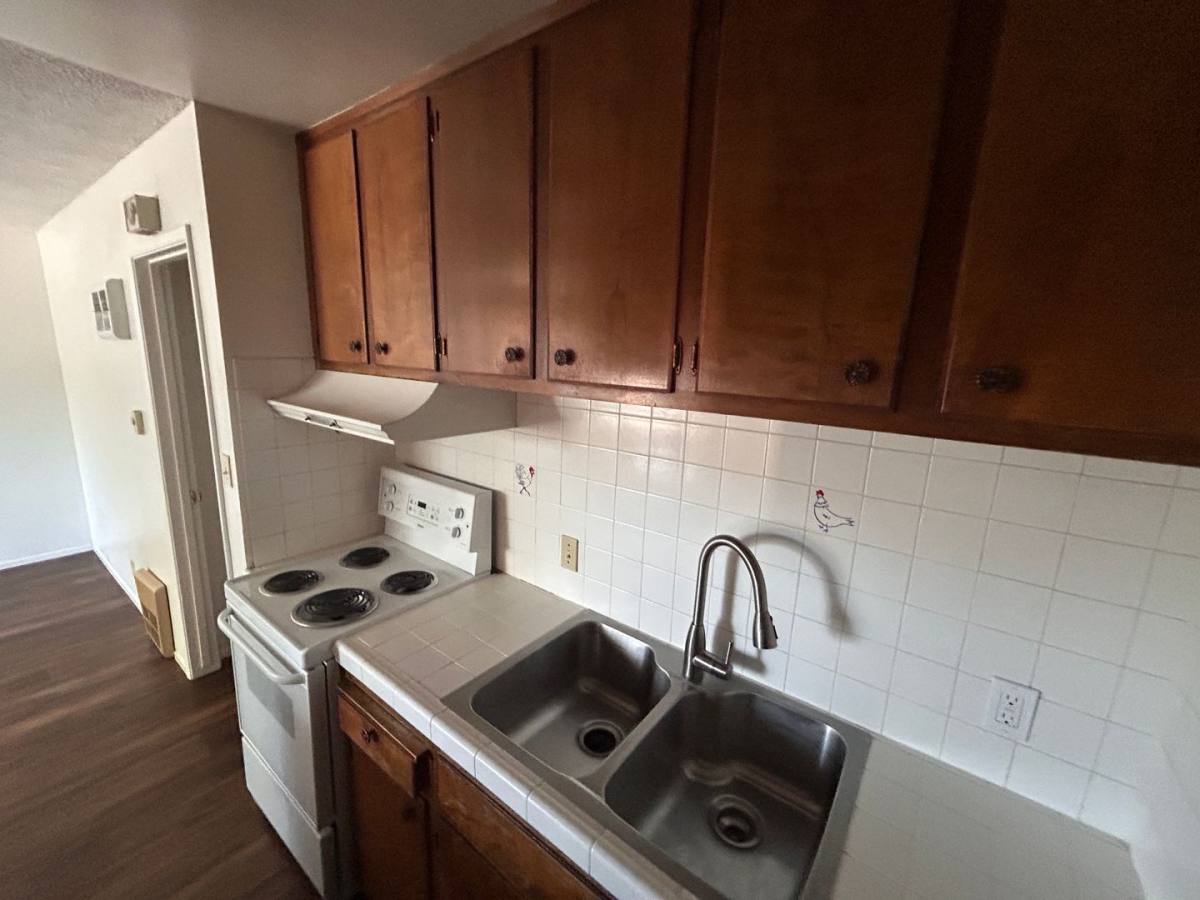 Apartment for rent at 1148 W Seventh St, Hanford, CA 93230