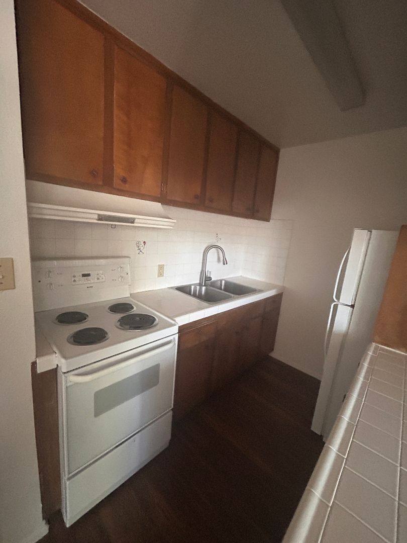 Apartment for rent at 1148 W Seventh St, Hanford, CA 93230