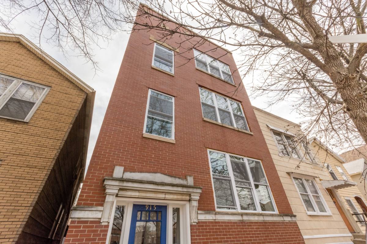 Apartment for rent at 915 Aberdeen St, Chicago, IL 60607