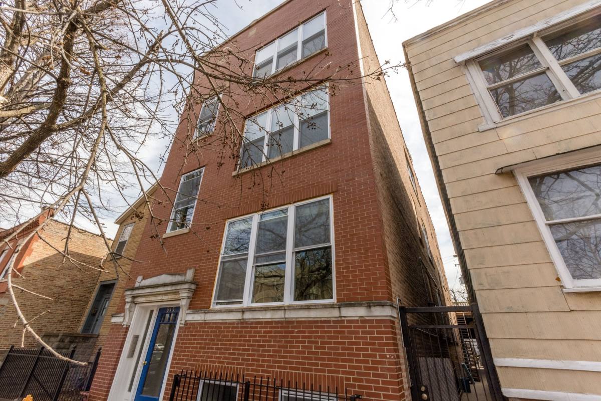 Apartment for rent at 915 Aberdeen St, Chicago, IL 60607
