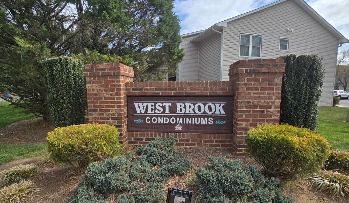 Condo for rent at 702 Westbrook, High Point, NC 27263