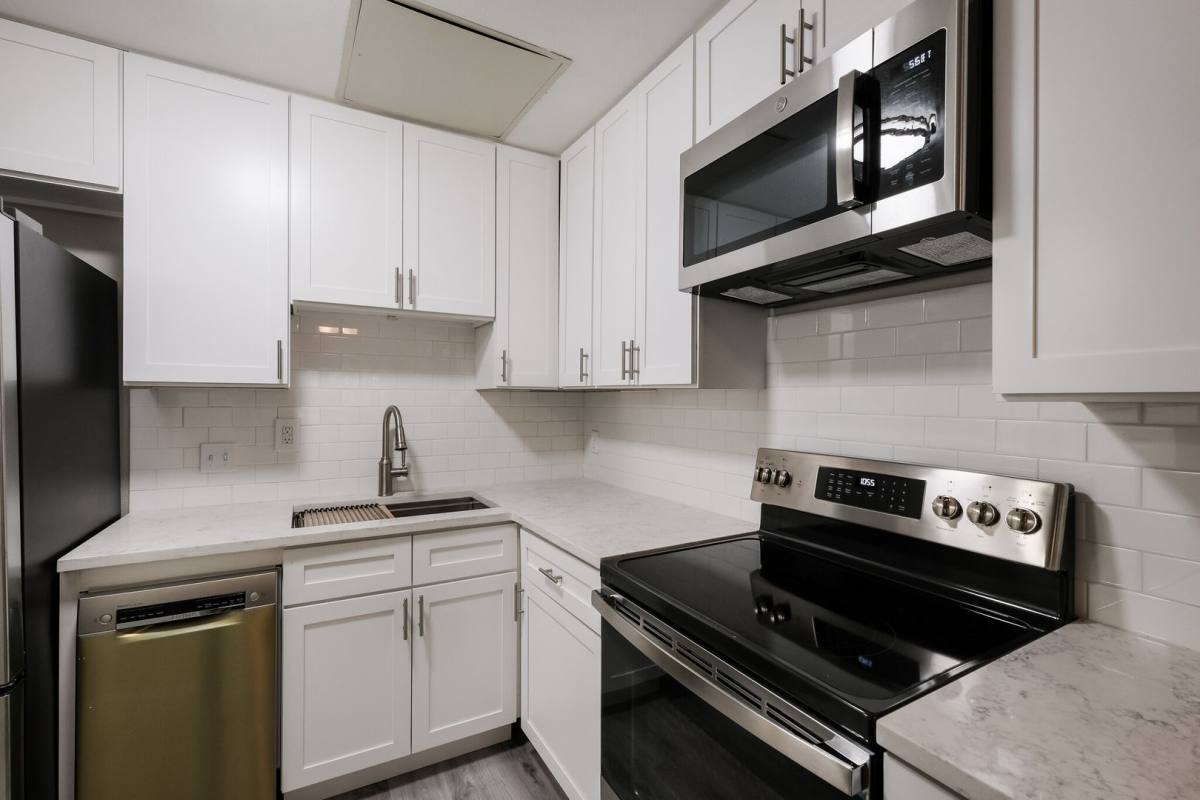 Apartment for rent at 404 E Park Ave, San Antonio, TX 78212