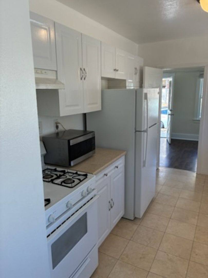 House for rent at 3020 E 17th St, Long Beach, CA 90806