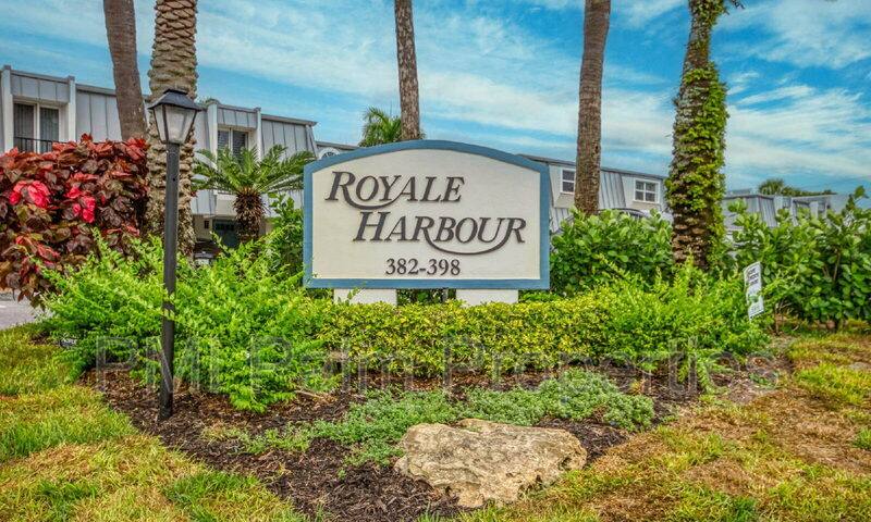 Townhouse for rent at 390 Golfview Rd #G, North Palm Beach, FL 33408