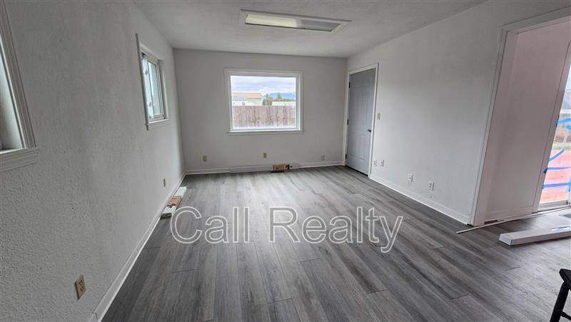 House for rent at 224 N Conklin Rd, Veradale, WA 99037
