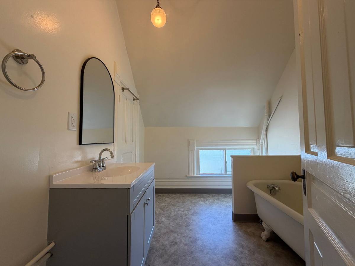 Apartment for rent at 1225 G St, Eureka, CA 95501