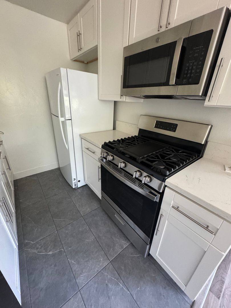 Apartment for rent at 4322 Tujunga Ave, Studio City, CA 91604