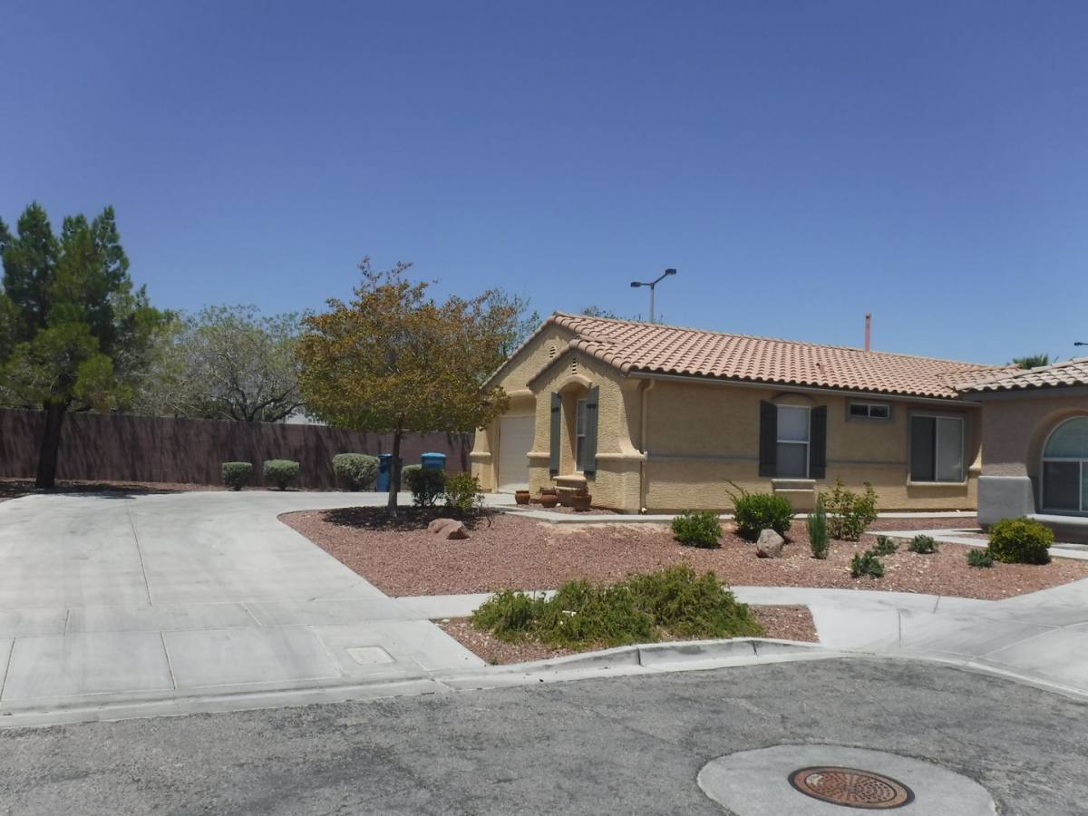 House for rent at 10680 Foggy Glen Ave, Las Vegas, NV 89135