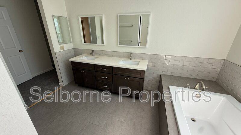 House for rent at 6252 Ridgemont Dr, Oakland, CA 94619