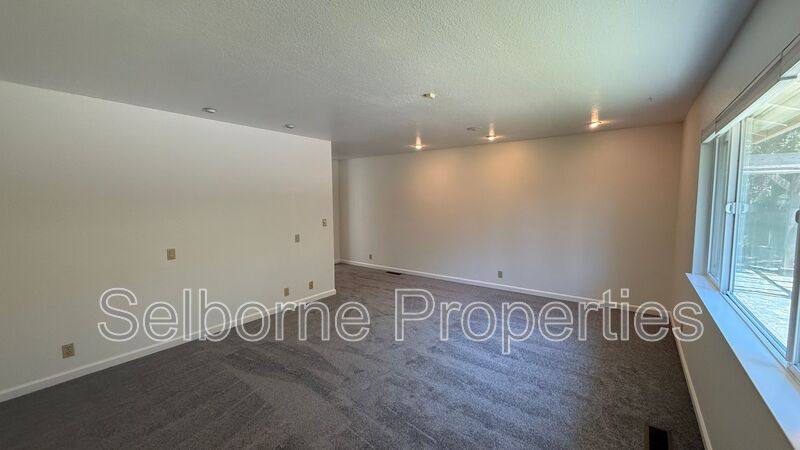 House for rent at 6252 Ridgemont Dr, Oakland, CA 94619
