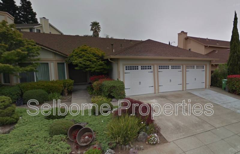 House for rent at 6252 Ridgemont Dr, Oakland, CA 94619