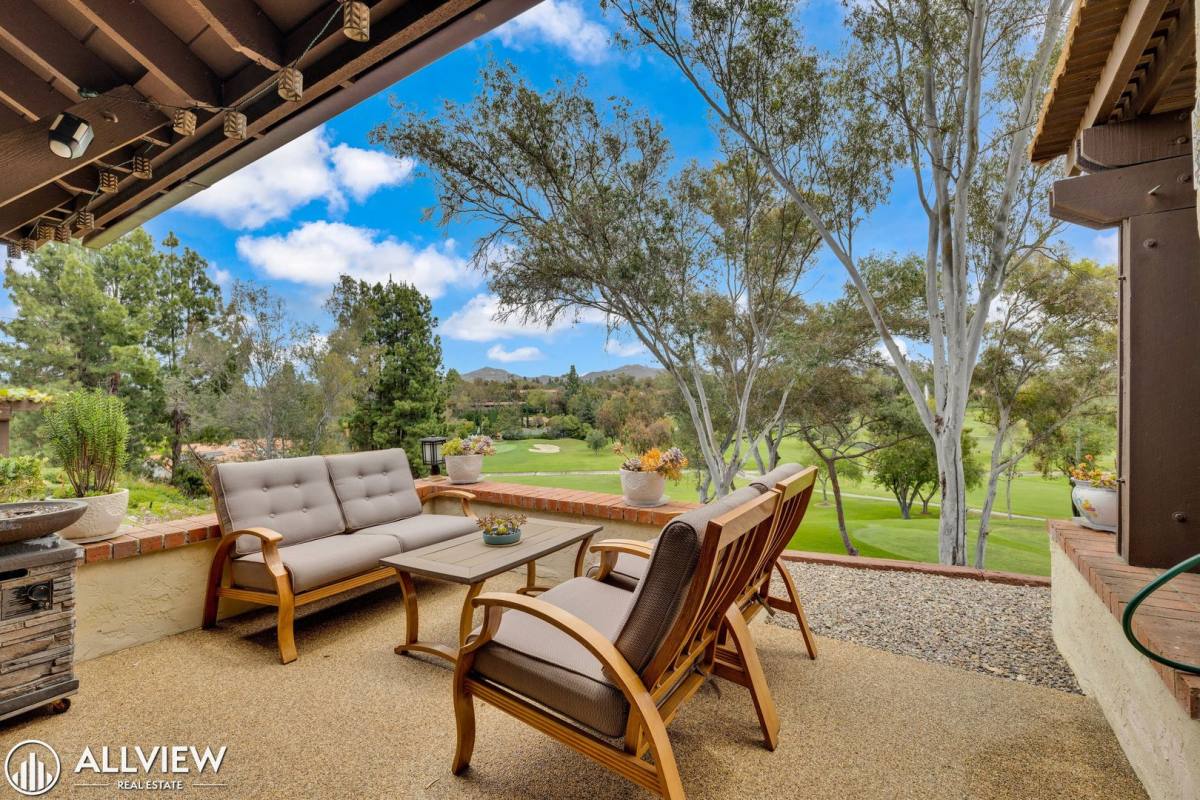 Townhouse for rent at 17547 Devereux Rd, San Diego, CA 92128