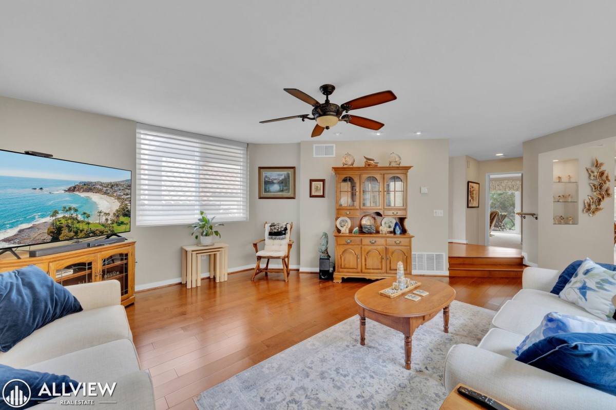 Townhouse for rent at 17547 Devereux Rd, San Diego, CA 92128