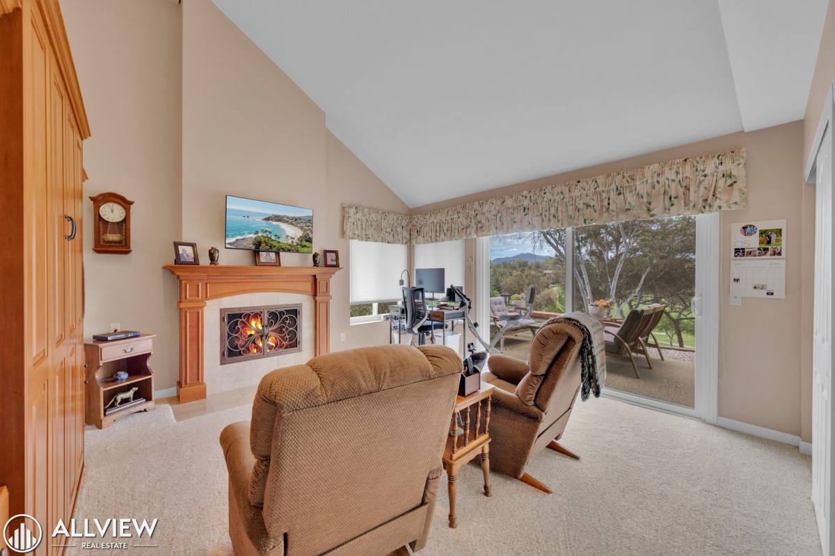 Townhouse for rent at 17547 Devereux Rd, San Diego, CA 92128