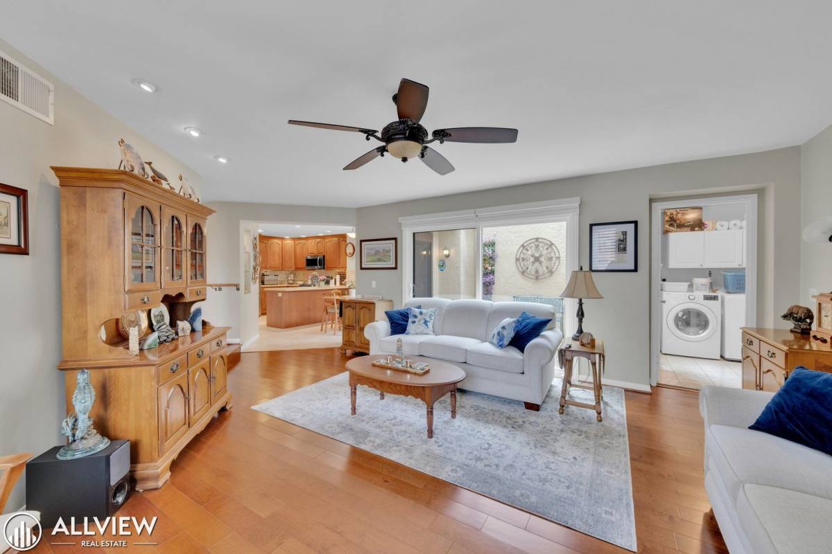 Townhouse for rent at 17547 Devereux Rd, San Diego, CA 92128