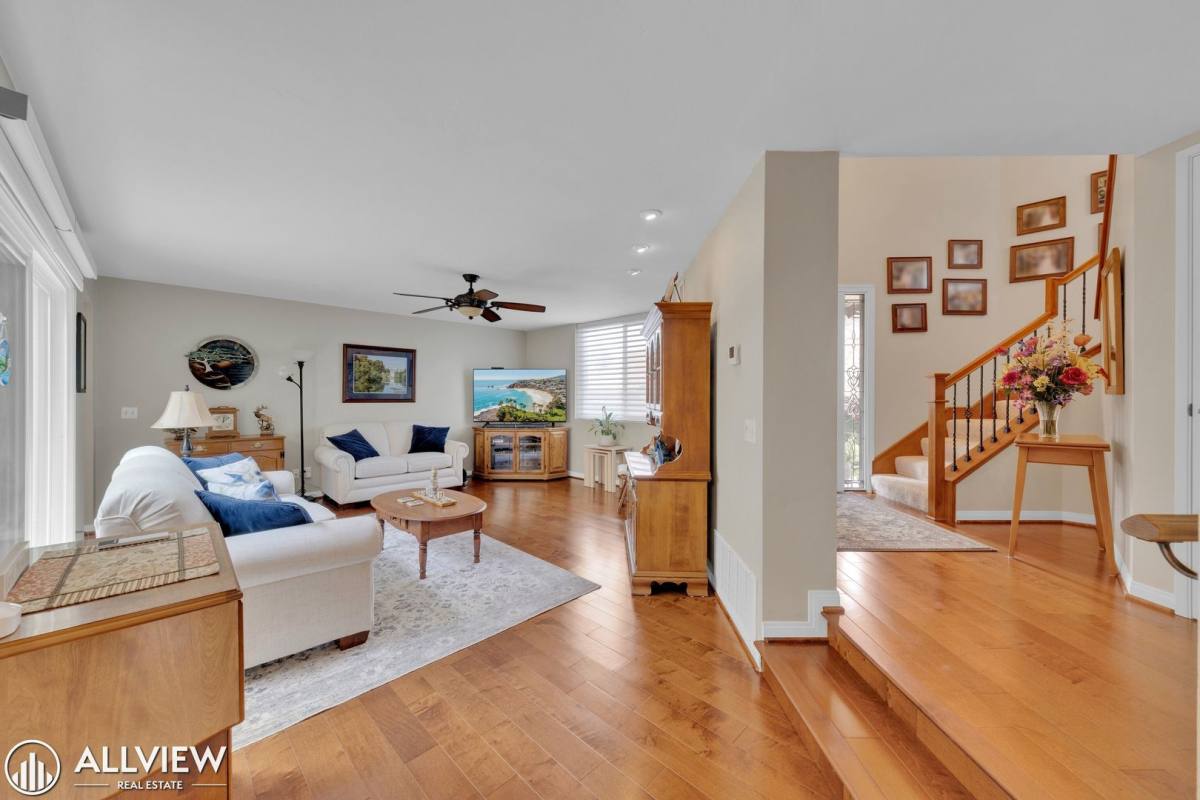 Townhouse for rent at 17547 Devereux Rd, San Diego, CA 92128