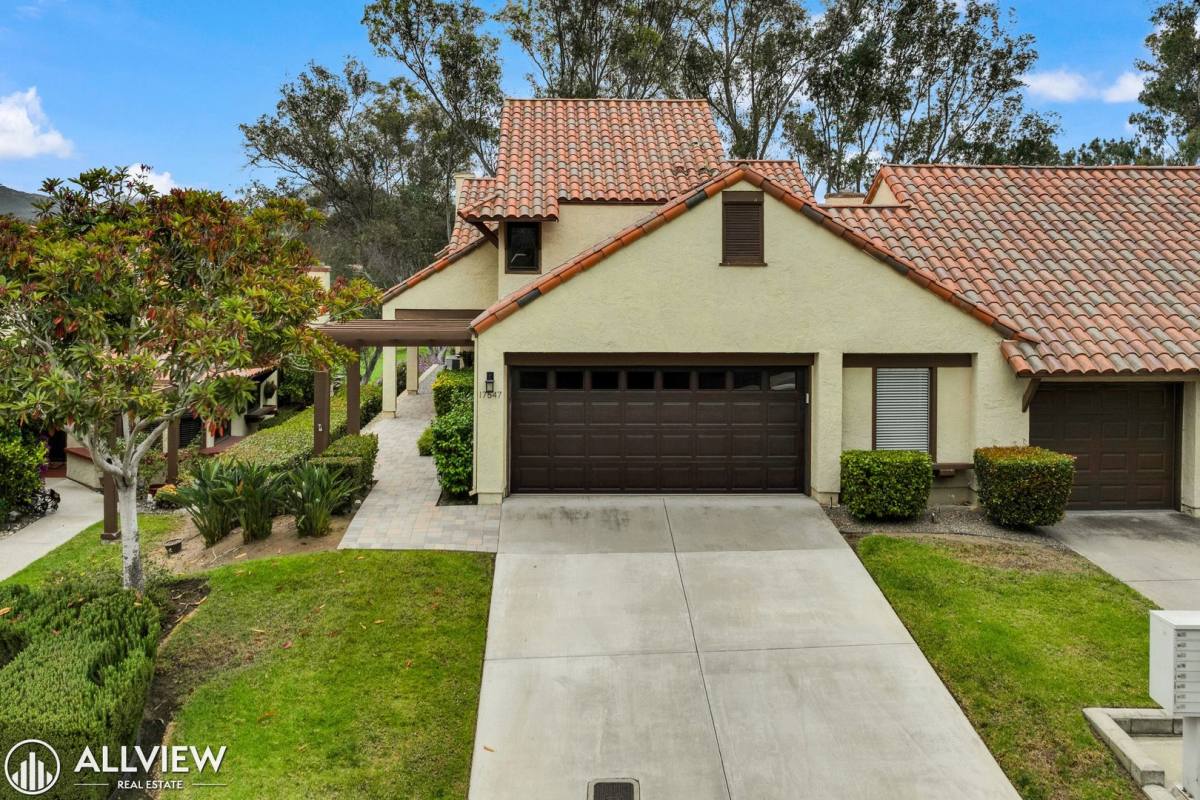 Townhouse for rent at 17547 Devereux Rd, San Diego, CA 92128