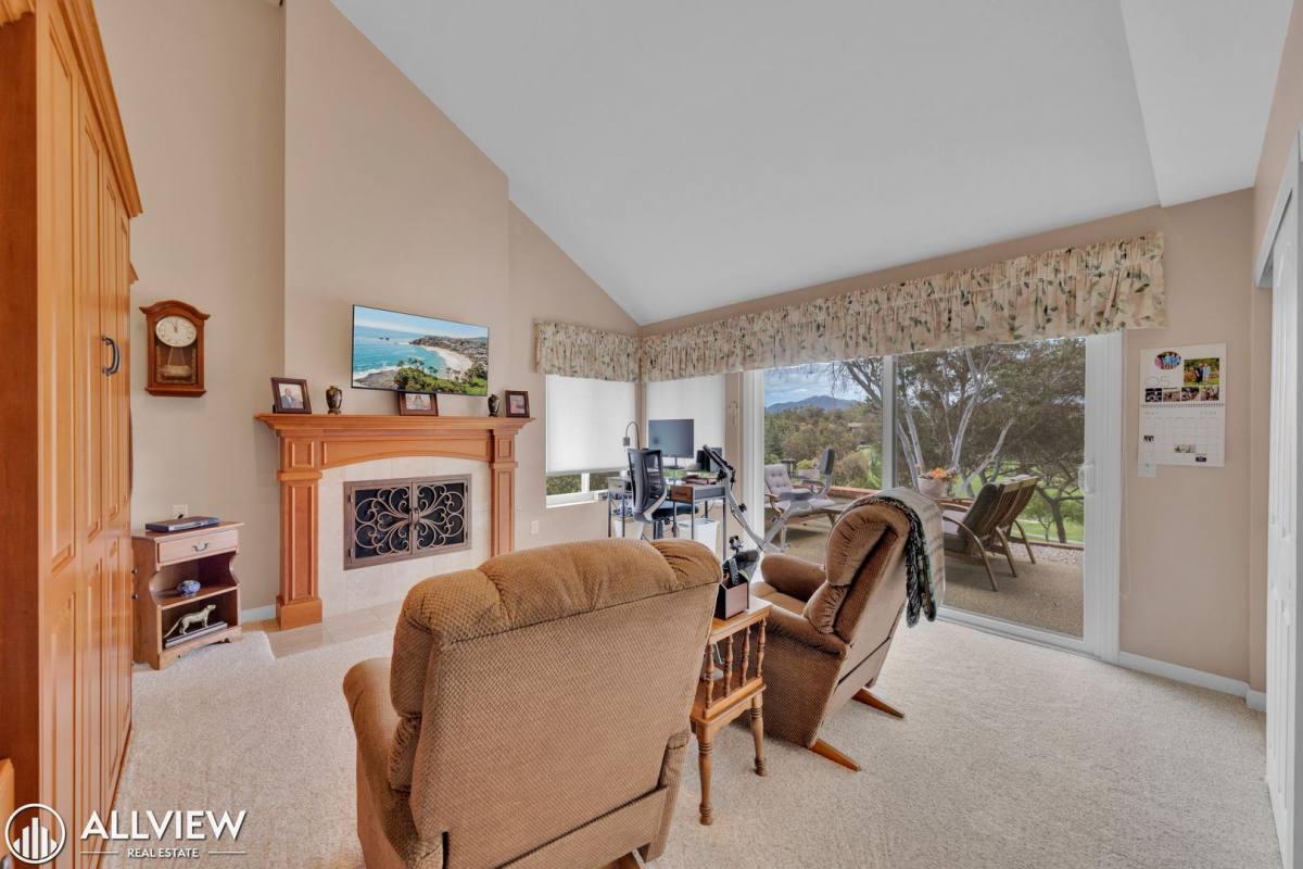 Townhouse for rent at 17547 Devereux Rd, San Diego, CA 92128