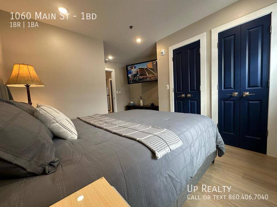 Apartment for rent at 1060 Main St, South Windsor, CT 06074