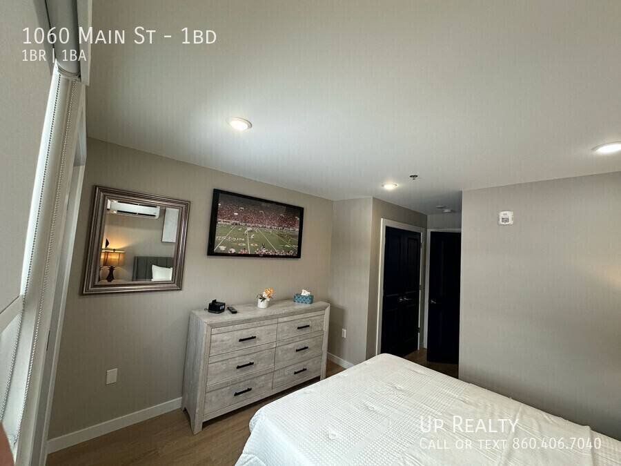 Apartment for rent at 1060 Main St, South Windsor, CT 06074