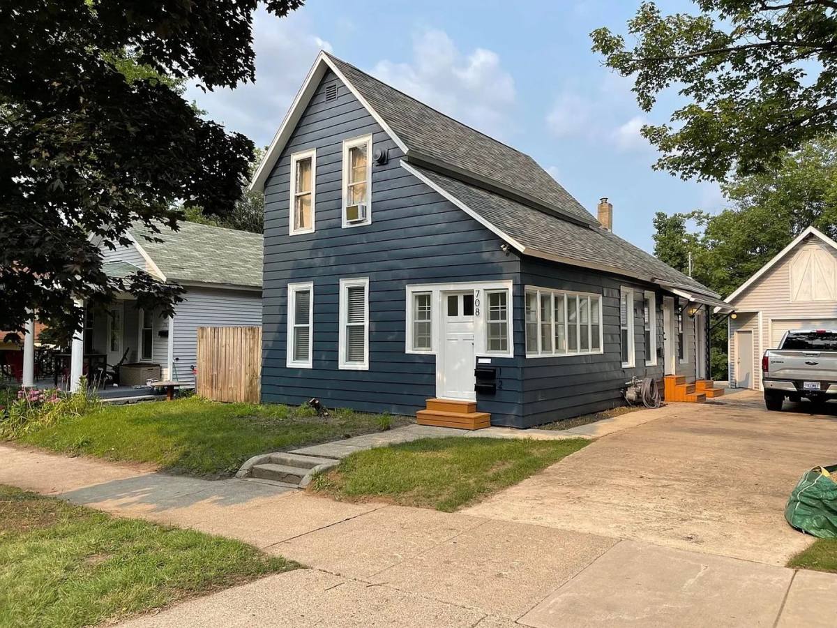 Apartment for rent at 708 Coit Ave NE, Grand Rapids, MI 49503