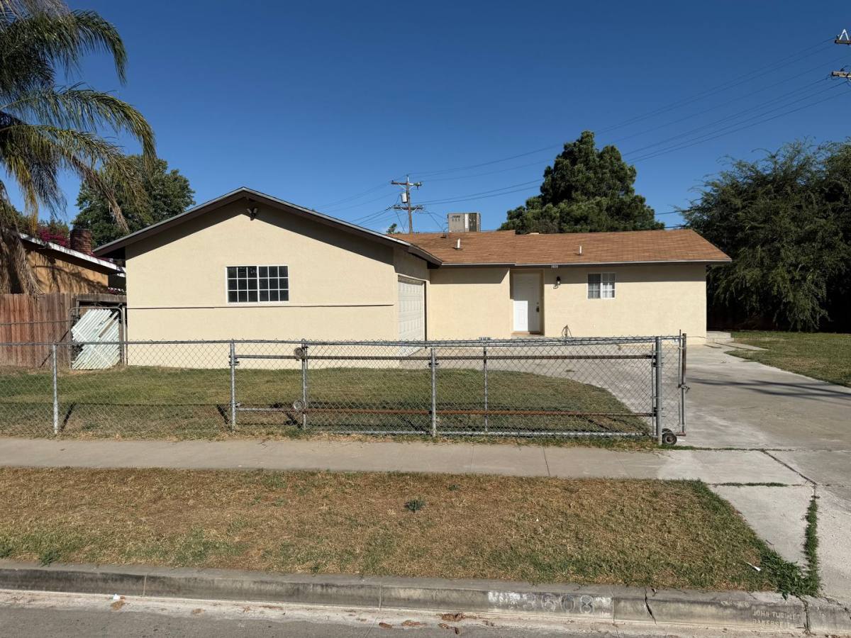 House for rent at 3608 Balboa Dr, Bakersfield, CA 93304